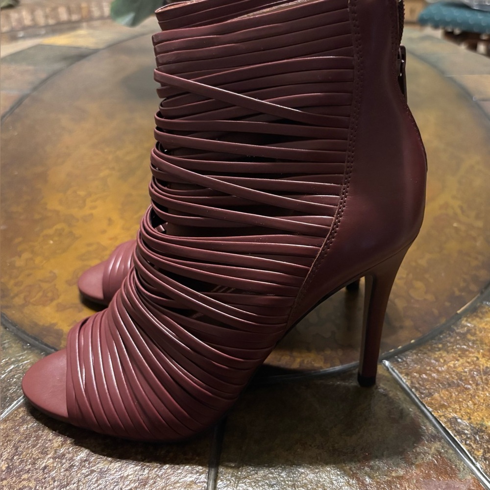 Women's Strappy Heeled Sandals - Burgundy